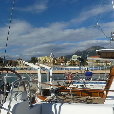 Hotel na wodzie Le Vele Sailing Boat Loano