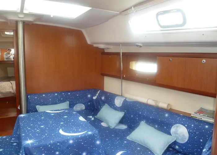 Le Vele Sailing Boat Botel